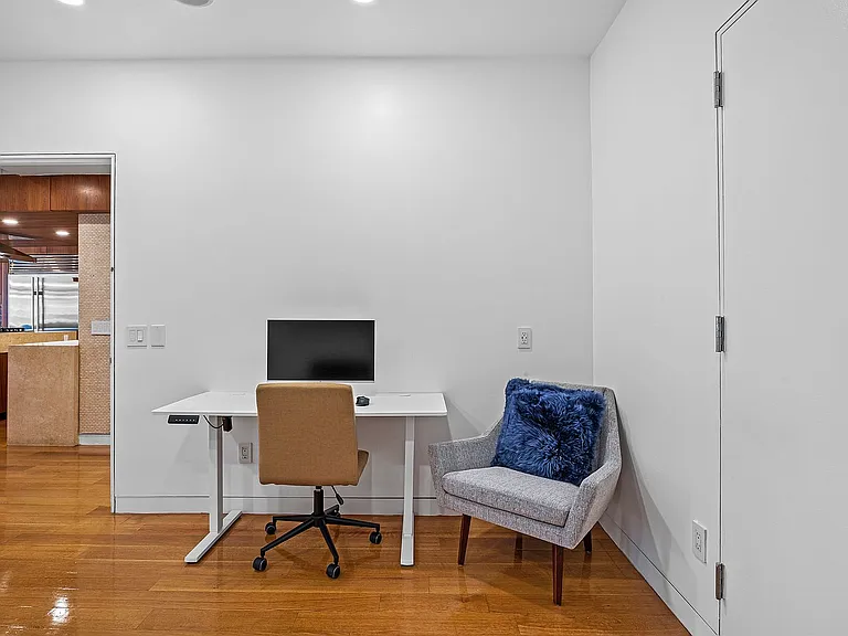 10 E 14th St #6 — Photo 25