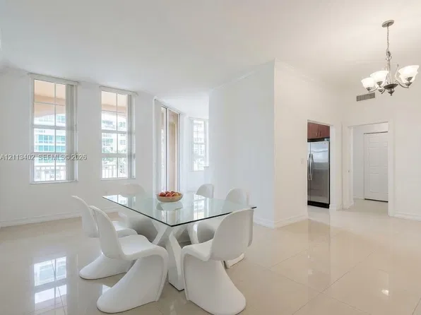 3001 NE 185th St APT 207, Aventura, FL 33180