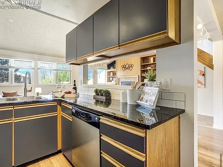 518 Observatory Dr — Photo 10