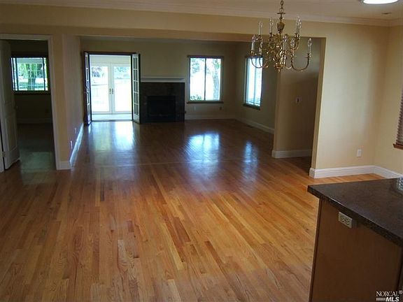 4th image of 9444 Lakewood Dr