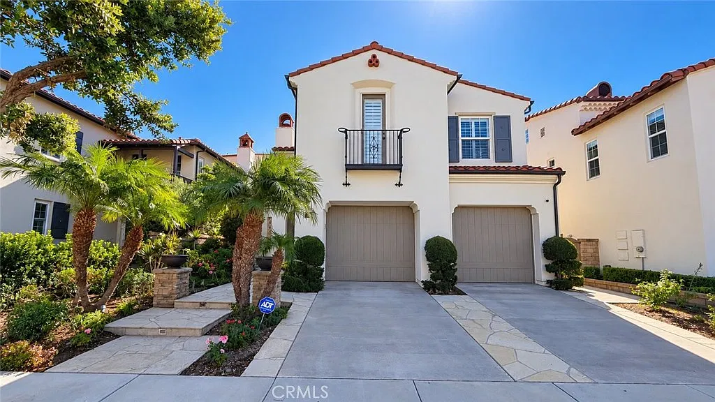 4 bed, 2.5 bath, 2535 sqft, $6,800 — Photo 1