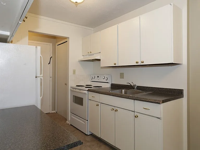 Dorchester Village Apartments — Photo 4
