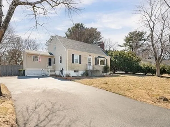 60 Phillip Dr, Bellingham, MA 02019