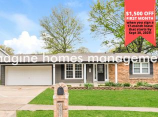 687 Walnut Point Ct, Ballwin, MO 63021