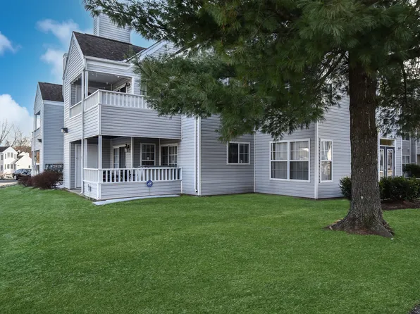 15 Forest Glen Circle #8, Middletown, CT 06457