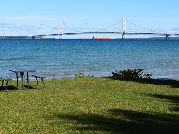 1107 Musinigon St, Mackinaw City, MI 49701