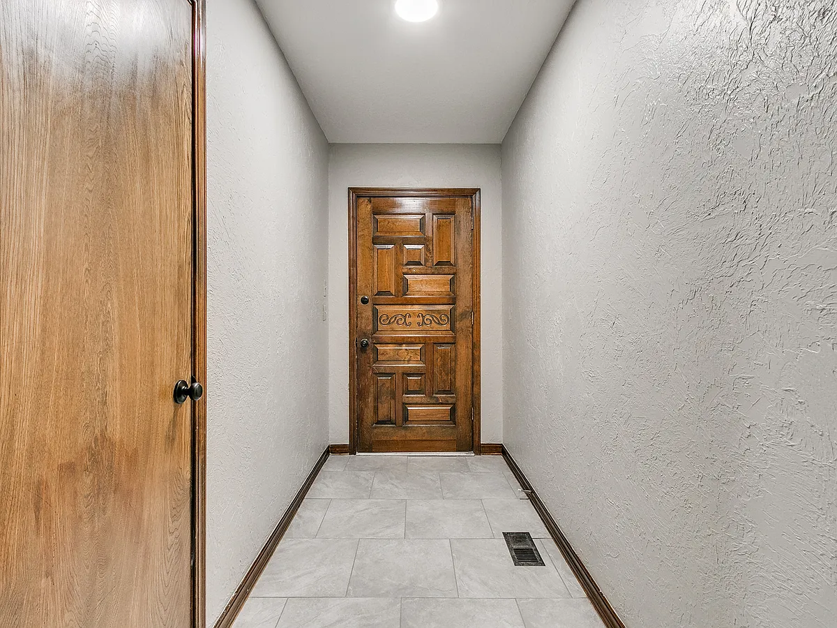 Building Photo - 1213 Westbrooke Ter