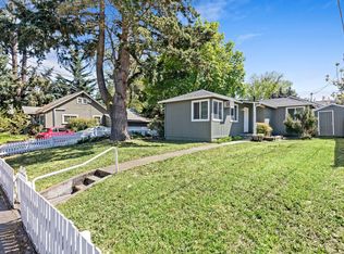 858 E 9th St, Medford, OR