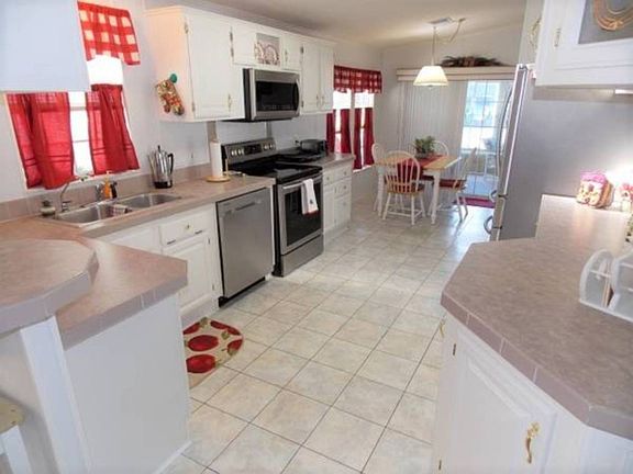 2nd image of 207 Tradewind Ct