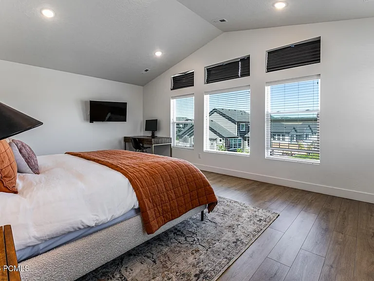 6885 Woods Rose Dr — Photo 13