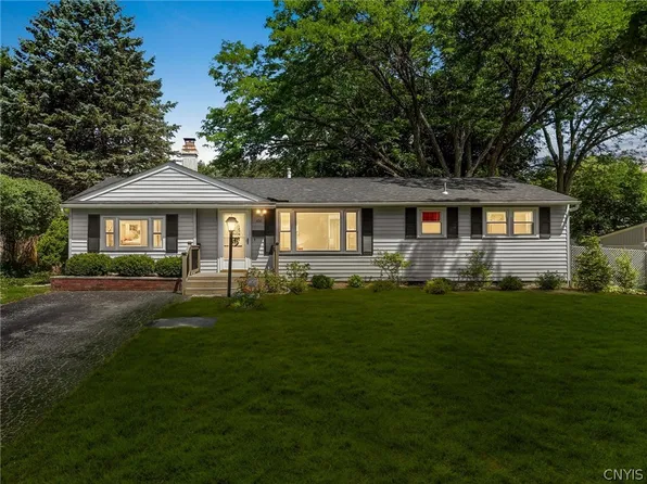 106 Greenhedge Dr, Camillus, NY 13031