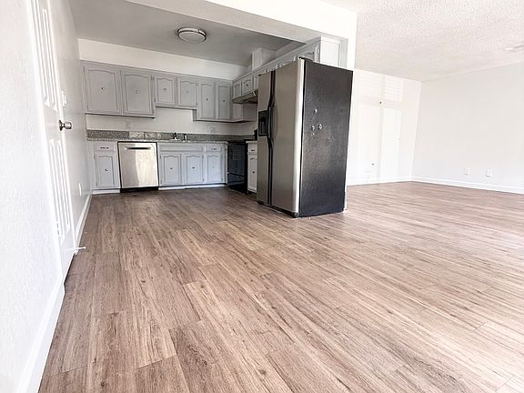 4th image of 7089 N Howard St APT 105