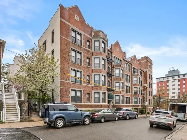 26 Commonwealth Ter APT 19, Brighton, MA 02135