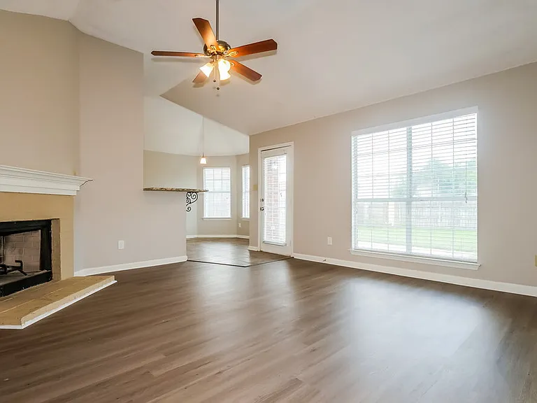 3840 Clarion Dr — Photo 4