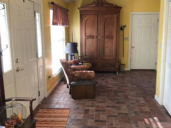 Entry from garage w skylight