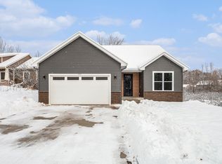 2727 Bridge Place Dr NE, Grand Rapids, MI 49525