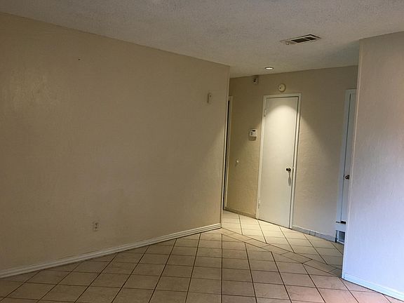 5th image of 903 Midway Dr