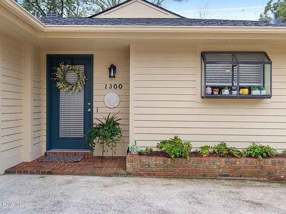 3rd image of 1300 Smith Bay Circle E