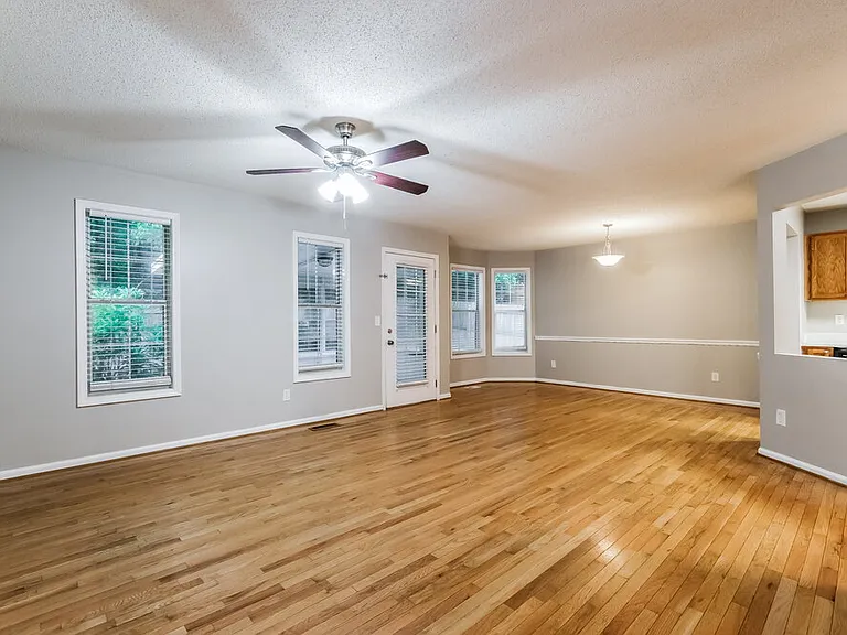 426 Ivy Crest Dr — Photo 4