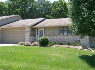 1064 Arapaho Dr, Freeport, IL 61032