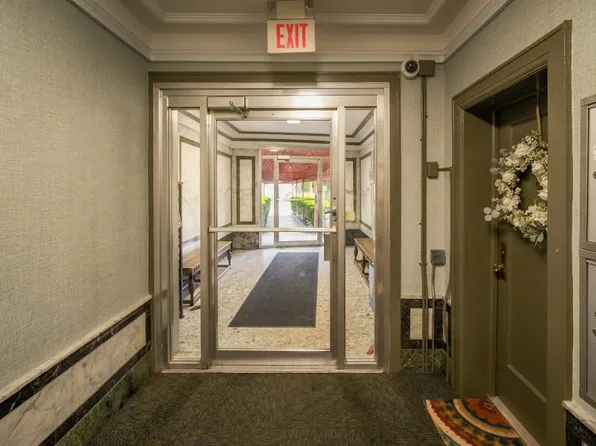 218 Broad Ave APT 3G, Leonia, NJ 07605