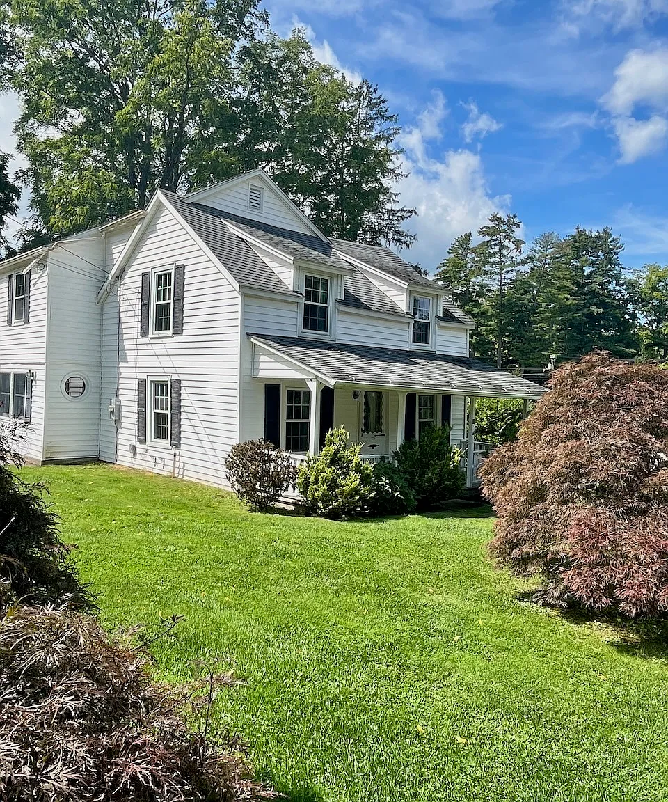 4 bed, 1.5 bath, 1661 sqft, $3,700 — Photo 1
