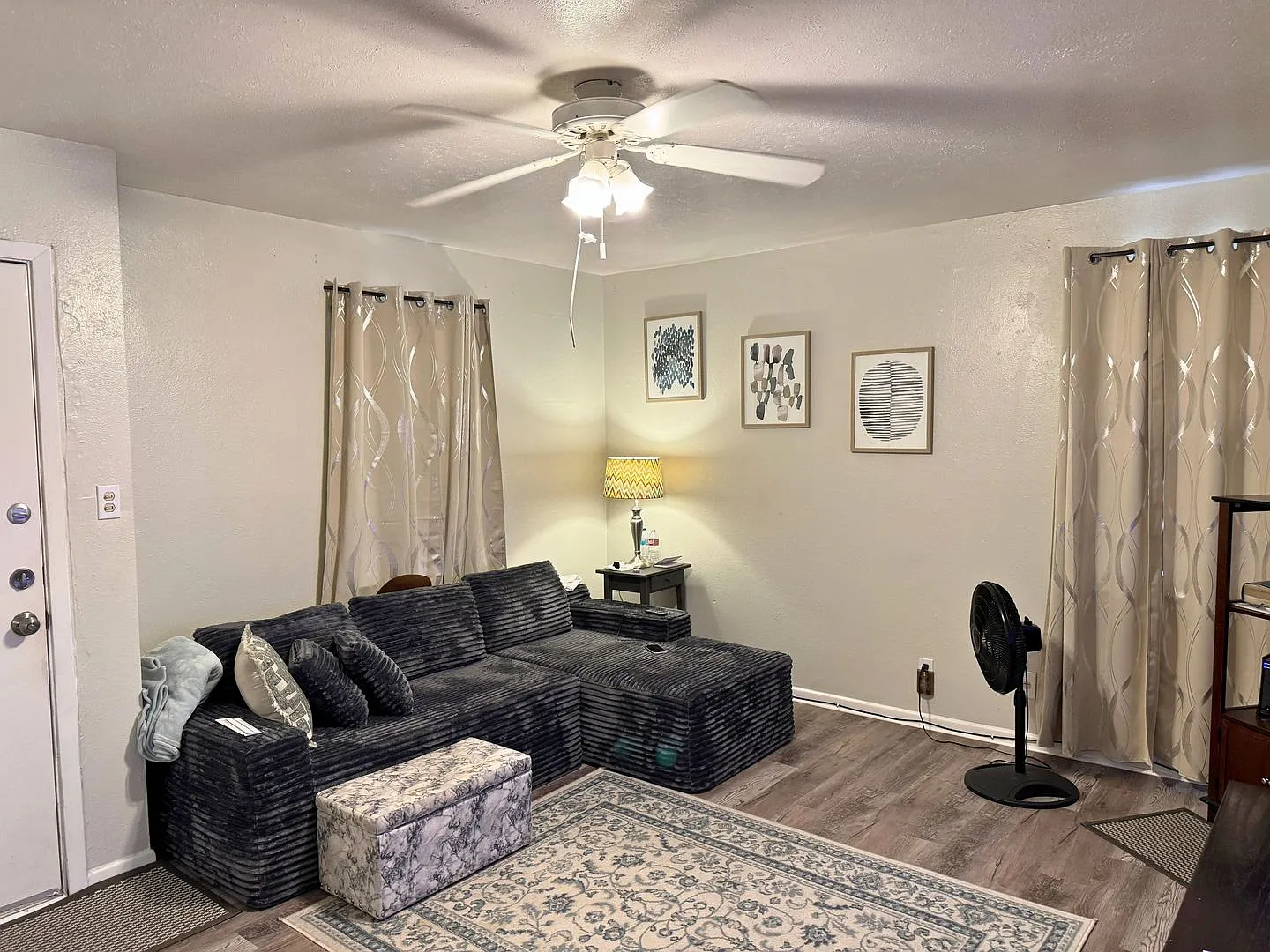 Cozy 3 Bed 1 Bath 1c Garage In Cityview! — Photo 3