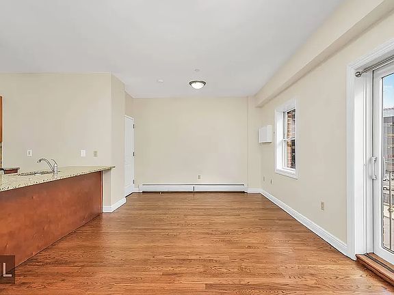 4th image of 1030 Jackson Ave APT 2D