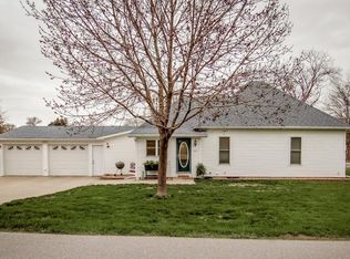 207 College Ave, Le Grand, IA 50142