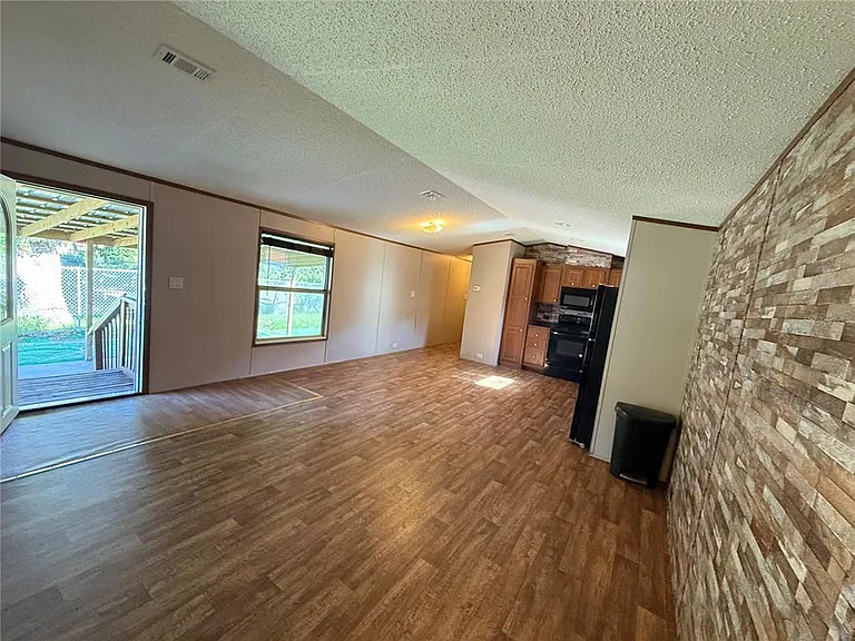 1414 Eva Ave — Photo 4