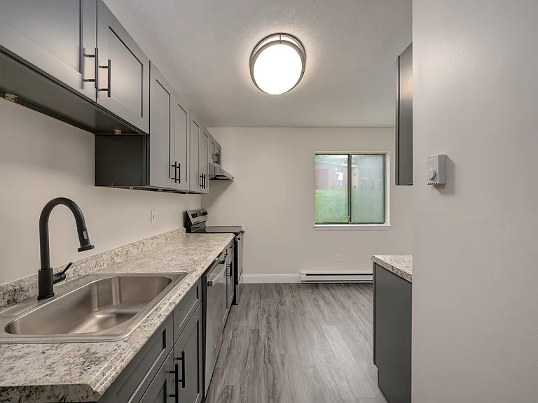 Oakbrook Manor Apartments — Photo 41
