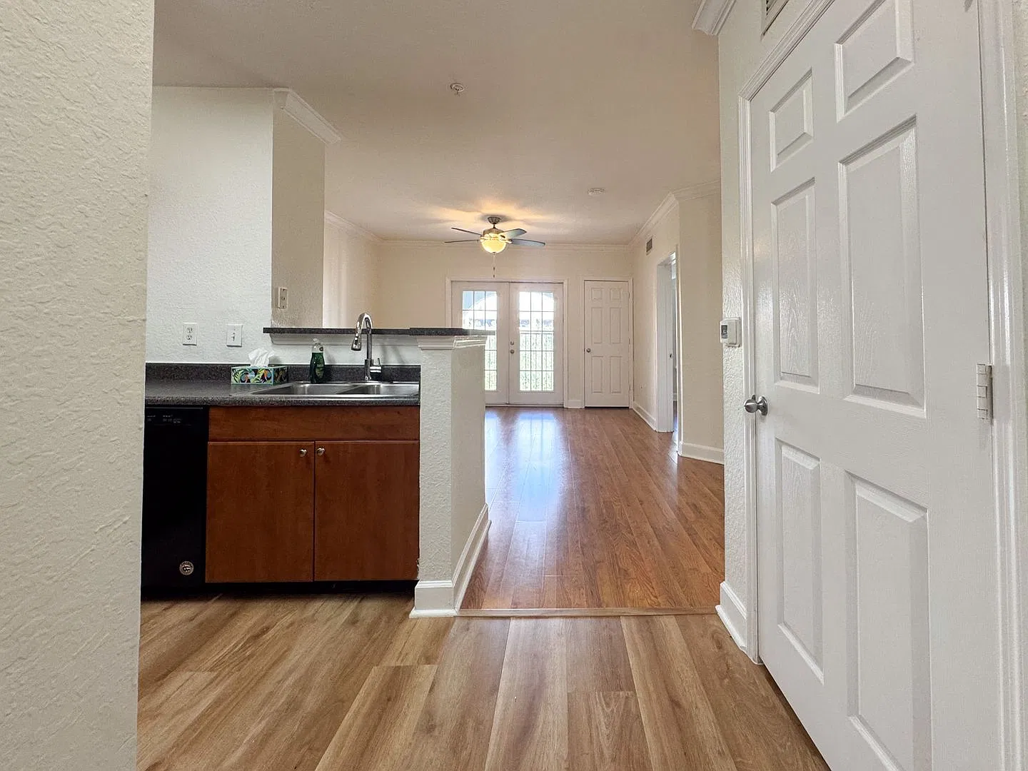 The Grande Downtown 5th floor 1 bedroom — Photo 4