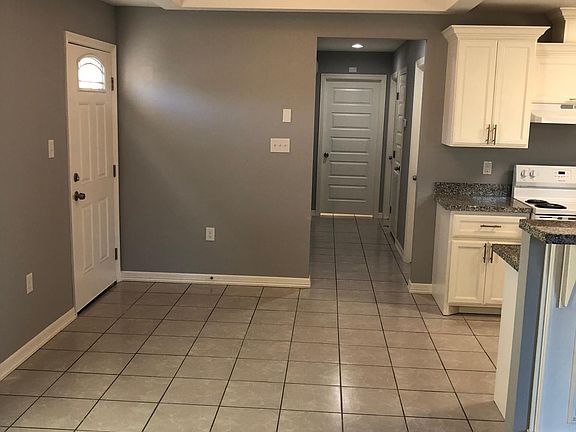3rd image of 2746 Cottage Dr #A