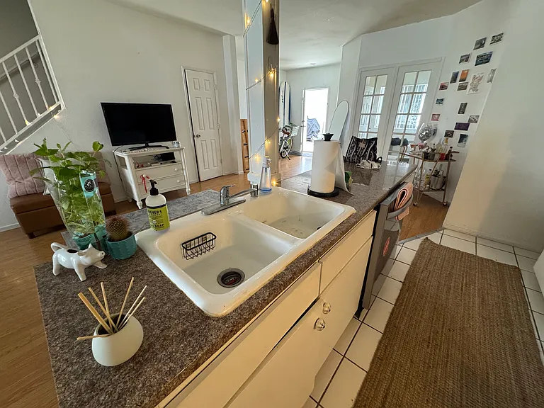 1050 Scott St #2 — Photo 1