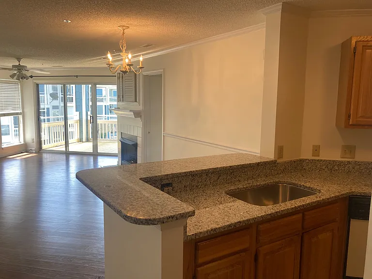 1044 Southwest Dr — Photo 3