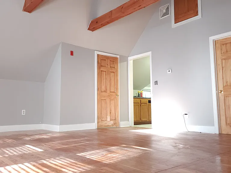 186 Summit St #5 — Photo 3
