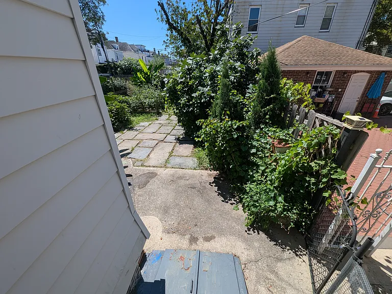 124 2nd Ave — Photo 32