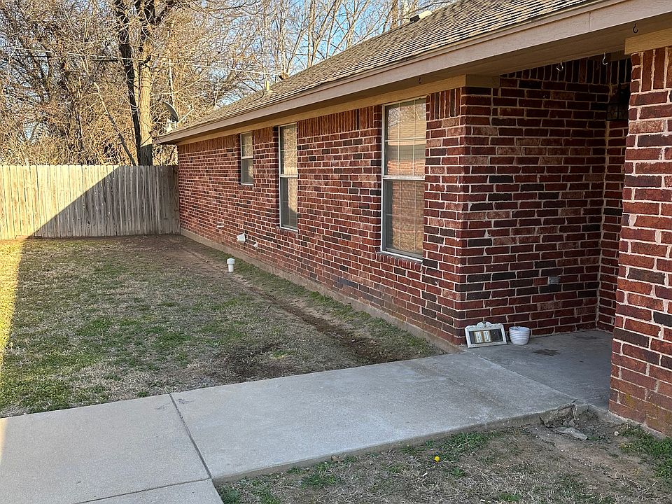 1st image of 113 N Dixie St #113