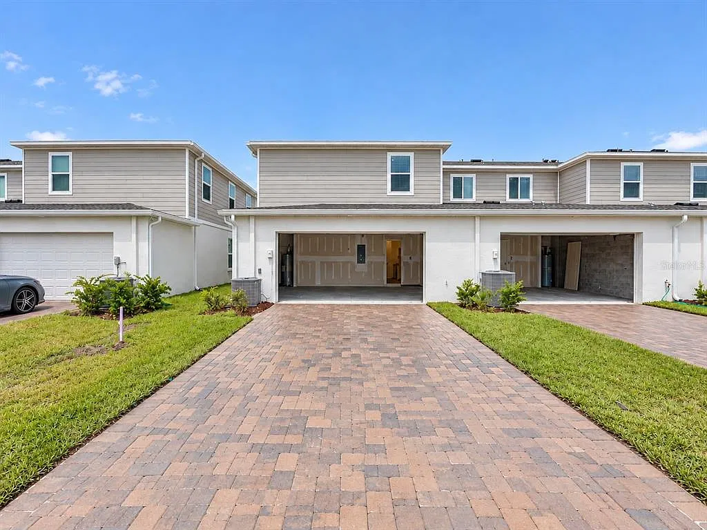 4 bed, 2.5 bath, 2088 sqft, $2,350 — Photo 4