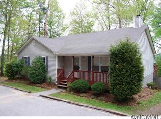 32 Dogwood Dr, Hendersonville, NC 28791