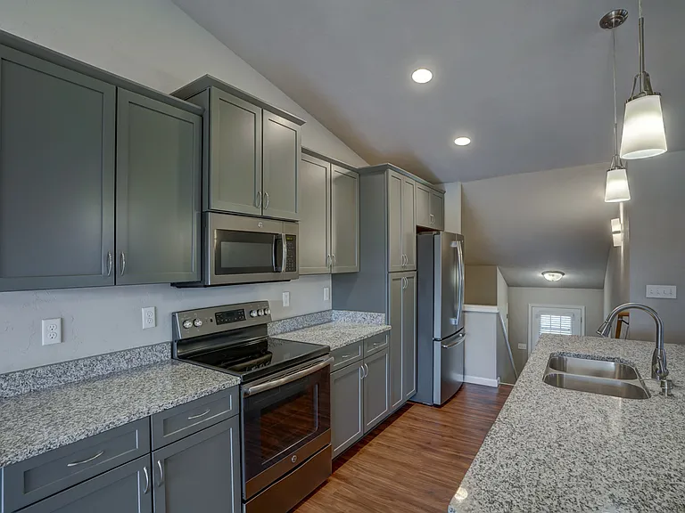 826 Thompson Dr — Photo 16