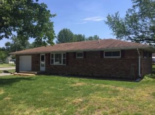 1300 Mount Vernon Rd, Fairfield, IL 62837