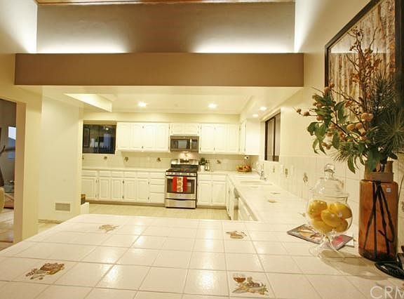 3rd image of 30095 Cartier Dr