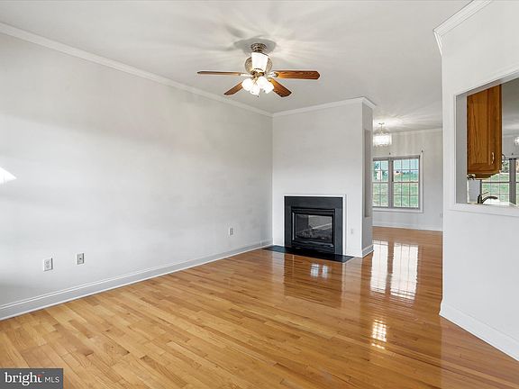 4th image of 442 Henry Dr