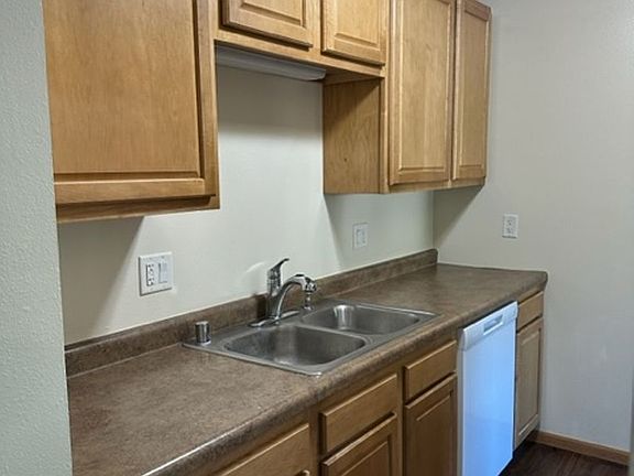 4th image of 918-920 Gould St #920-04