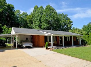 100 Oak Cir, Marion, NC 28752