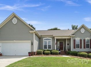 1424 Cochrane Woods Ln, Matthews, NC 28105