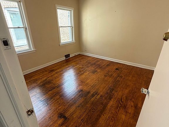 3rd image of 3529 W 72nd Pl