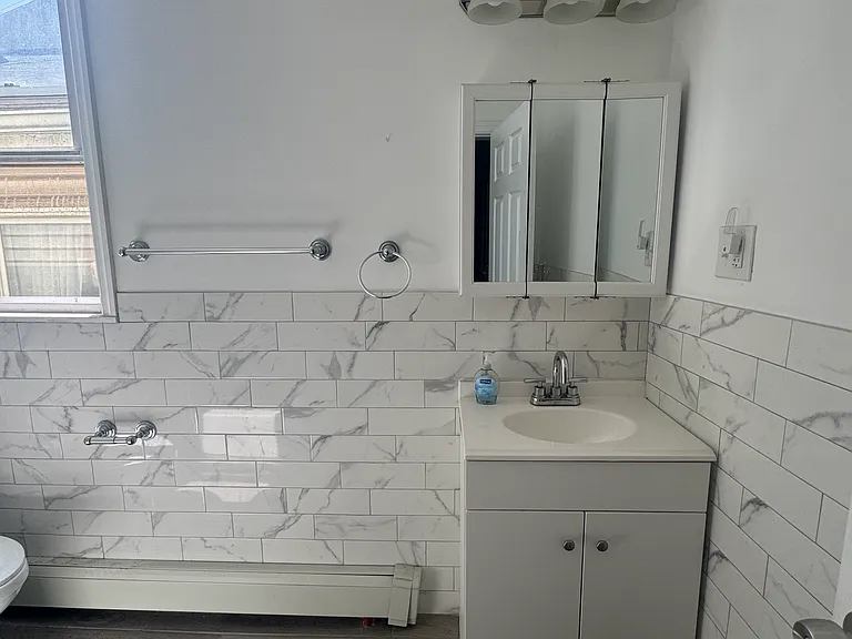 718 Grand St #3 — Photo 8