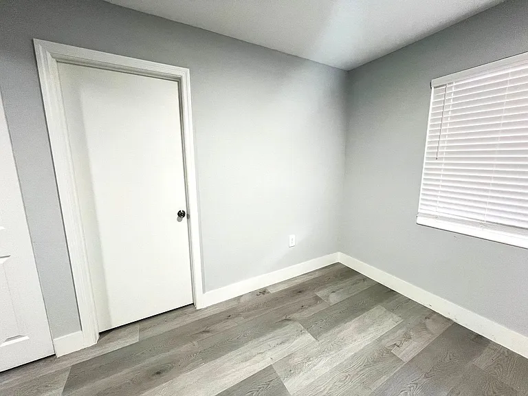 St George Apartments — Photo 41